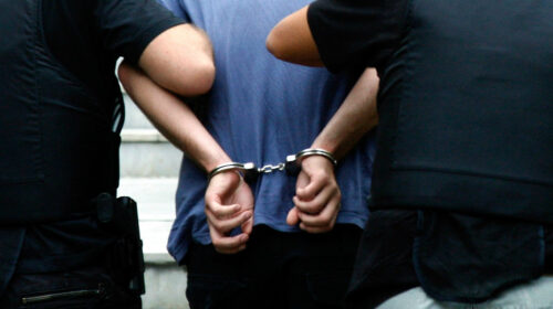 Συνελήφθησαν δύο ανήλικοι για ληστεία στην Τήνο
