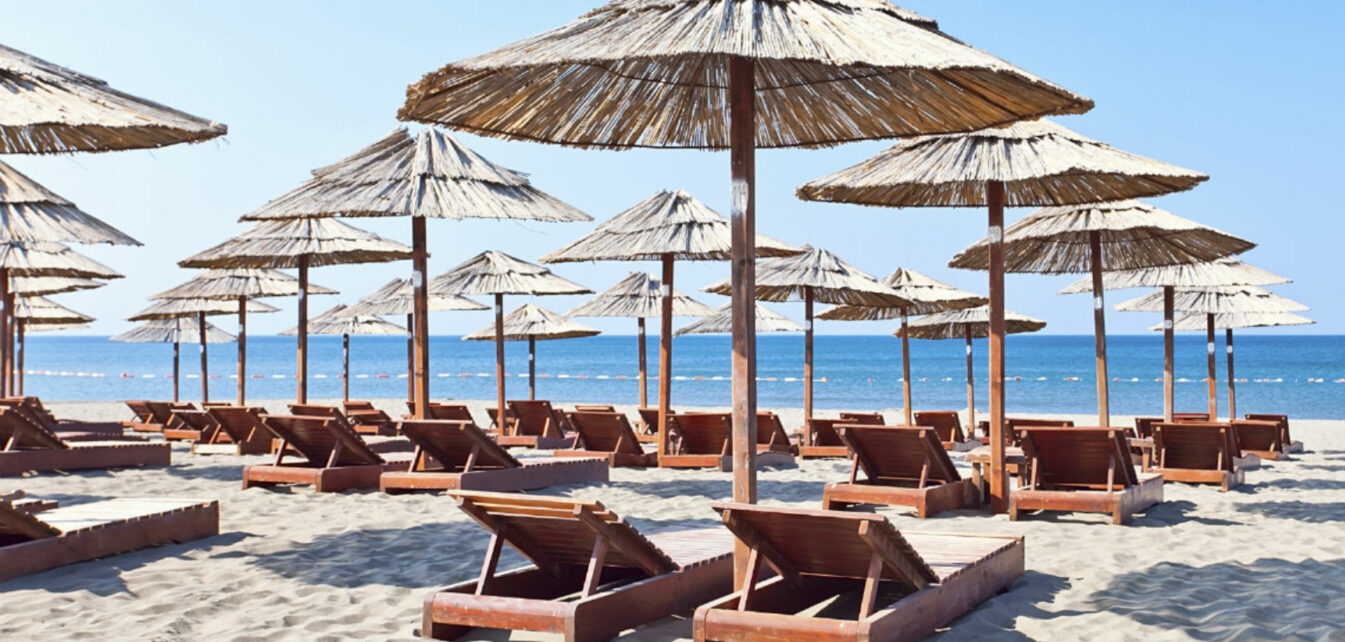 Παραλίες: Πάνω 3.000 τετραγωνικά καταπατημένος αιγιαλός σε όλη την Ελλάδα -  Syros TV1